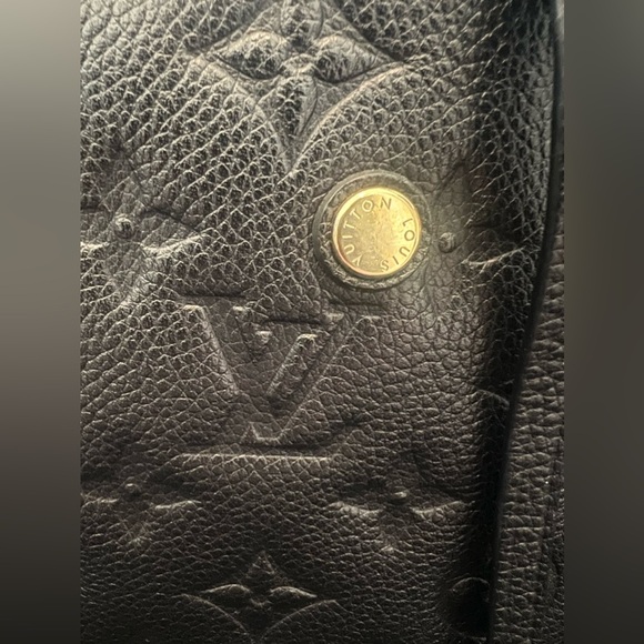 Louis Vuitton Montaigne MM Leather Handbag with Strap - Picture 7 of 14